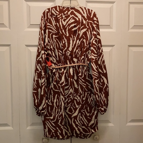 FASHION NOVA  LADIES DRESS - Picture 16 of 16